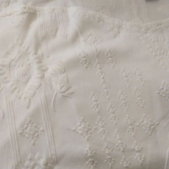 Torrid White Flocked Mesh Crew Neck Bell Sleeve Swing Top Plussize 2X NWT - Picture 5 of 14